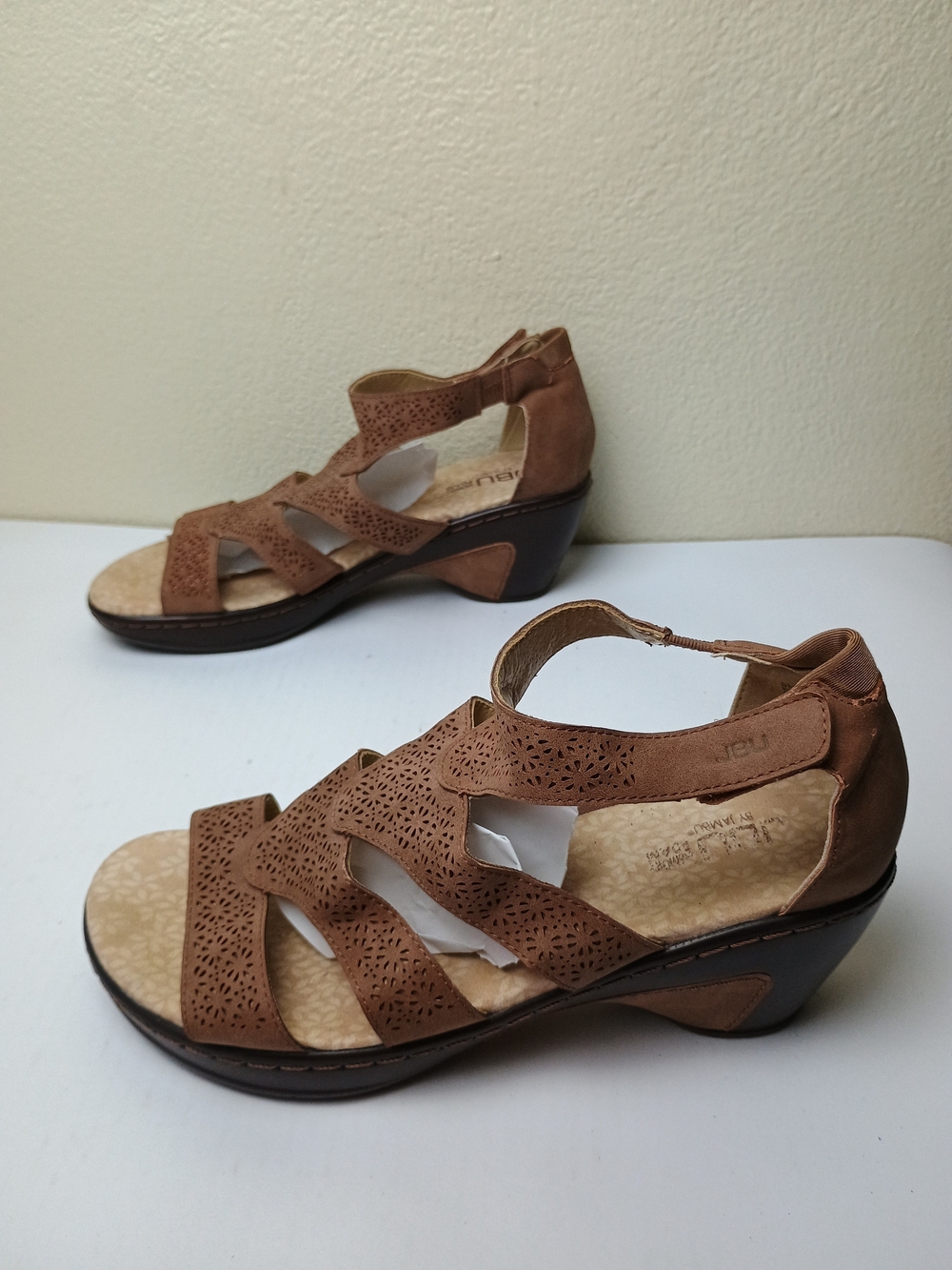 JBU by Jambu Bianca 9M Taupe/Tan Leather Wedge Sandals Floral Laser-Cut Detailin